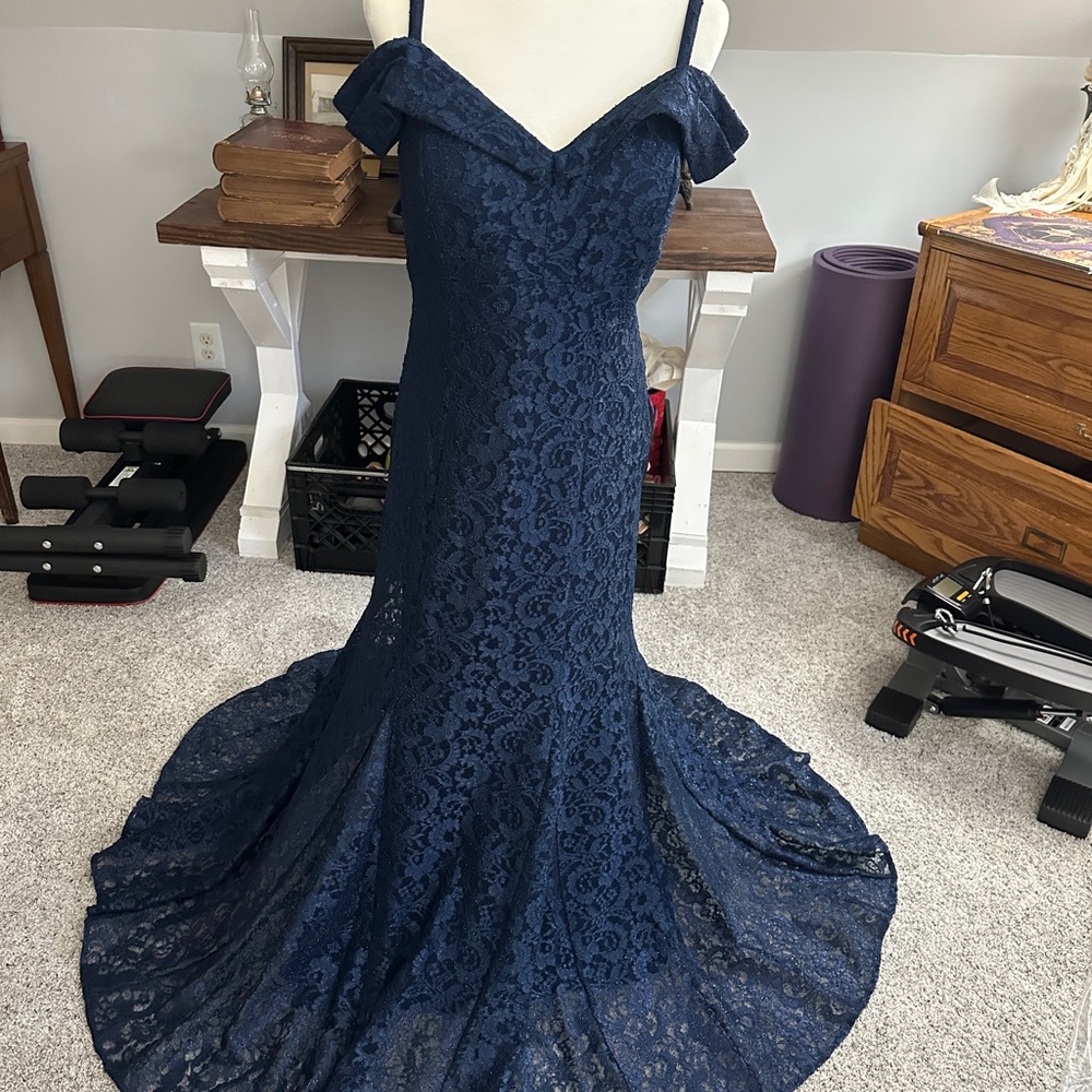 Elegant Navy Lace Evening Gown